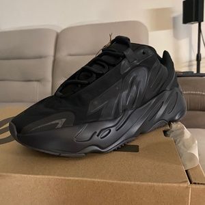 Yeezy 700 MNVN black